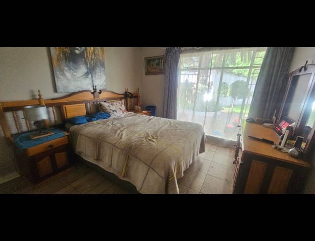 3 BEDROOM FREESTANDING FOR SALE IN OOS EINDE
